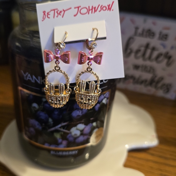 Betsey Johnson Gold Tone Rabbit Ears Easter Basket Drop Earrings Pink Bow NWT - Picture 12 of 14